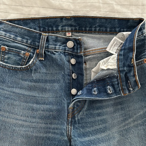 Levi denim size 26 mid rise raw hem - Picture 4 of 5